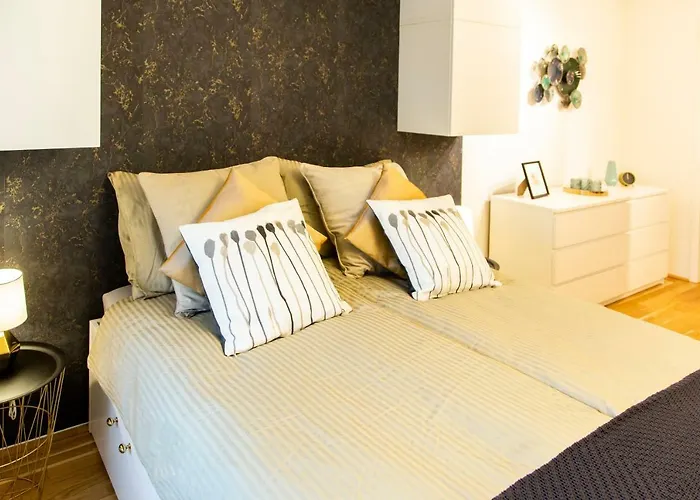 Apartment Cozy & Cool * 5 Min To Center *