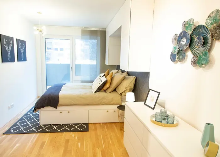 Apartment Cozy & Cool * 5 Min To Center *